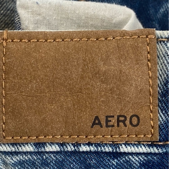 Aeropostale Shredded Faded Tapered Cut Mom Jean Size 2 - Picture 14 of 15